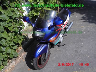 Kawasaki_ZZR600E_silber-blau_Glitter_Typ_ZX600E_–_Technik_wie_ZZ-R_600_D_E_ZX600D-45.jpg