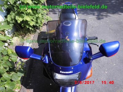 Kawasaki_ZZR600E_silber-blau_Glitter_Typ_ZX600E_–_Technik_wie_ZZ-R_600_D_E_ZX600D-53.jpg