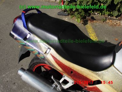 Kawasaki_ZZR600E_silber-blau_Glitter_Typ_ZX600E_–_Technik_wie_ZZ-R_600_D_E_ZX600D-90.jpg