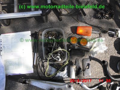 Honda_CB750KZ_RC01_EZ79_blau_teilzerlegt_original_4-4_Auspuff_Sankei_2043_-_Teile_Ersatzteile_parts_spares_spare-parts_ricambi_repuestos_wie_CB_750_900_KZ_F_F2_Boldor_RC04_SC01_SC09-6.jpg