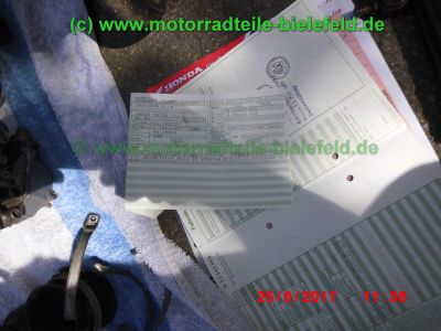 Honda_CB750KZ_RC01_EZ79_blau_teilzerlegt_original_4-4_Auspuff_Sankei_2043_-_Teile_Ersatzteile_parts_spares_spare-parts_ricambi_repuestos_wie_CB_750_900_KZ_F_F2_Boldor_RC04_SC01_SC09-7.jpg