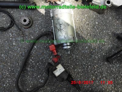 Honda_CB750KZ_RC01_EZ79_blau_teilzerlegt_original_4-4_Auspuff_Sankei_2043_-_Teile_Ersatzteile_parts_spares_spare-parts_ricambi_repuestos_wie_CB_750_900_KZ_F_F2_Boldor_RC04_SC01_SC09-78.jpg