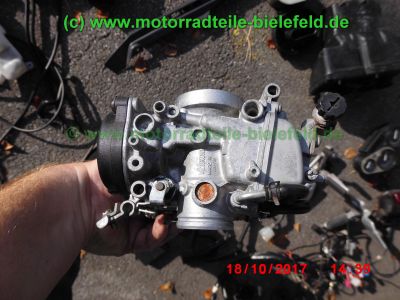 Yamaha_FZS600_Fazer_RJ02_rot_zerlegt_-_Ersatzteile_Teile_parts_spares_spare-parts_ricambi_repuestos_wie_FZ1_FZ6_FZR600R_YZF600R-170.jpg