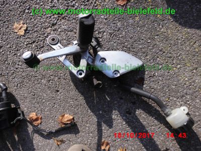 Yamaha_FZS600_Fazer_RJ02_rot_zerlegt_-_Ersatzteile_Teile_parts_spares_spare-parts_ricambi_repuestos_wie_FZ1_FZ6_FZR600R_YZF600R-206.jpg