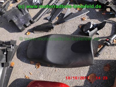 Yamaha_FZS600_Fazer_RJ02_rot_zerlegt_-_Ersatzteile_Teile_parts_spares_spare-parts_ricambi_repuestos_wie_FZ1_FZ6_FZR600R_YZF600R-21.jpg
