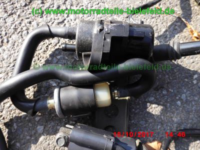 Yamaha_FZS600_Fazer_RJ02_rot_zerlegt_-_Ersatzteile_Teile_parts_spares_spare-parts_ricambi_repuestos_wie_FZ1_FZ6_FZR600R_YZF600R-229.jpg
