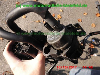 Yamaha_FZS600_Fazer_RJ02_rot_zerlegt_-_Ersatzteile_Teile_parts_spares_spare-parts_ricambi_repuestos_wie_FZ1_FZ6_FZR600R_YZF600R-231.jpg
