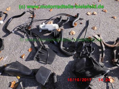 Yamaha_FZS600_Fazer_RJ02_rot_zerlegt_-_Ersatzteile_Teile_parts_spares_spare-parts_ricambi_repuestos_wie_FZ1_FZ6_FZR600R_YZF600R-25.jpg