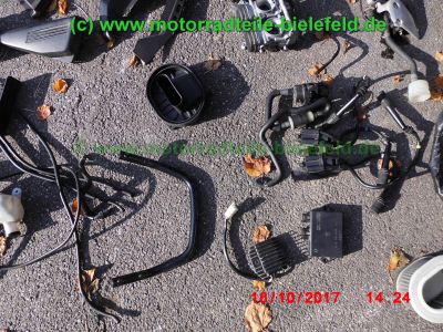 Yamaha_FZS600_Fazer_RJ02_rot_zerlegt_-_Ersatzteile_Teile_parts_spares_spare-parts_ricambi_repuestos_wie_FZ1_FZ6_FZR600R_YZF600R-27.jpg