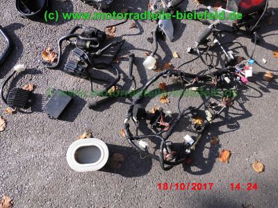 Yamaha_FZS600_Fazer_RJ02_rot_zerlegt_-_Ersatzteile_Teile_parts_spares_spare-parts_ricambi_repuestos_wie_FZ1_FZ6_FZR600R_YZF600R-28.jpg