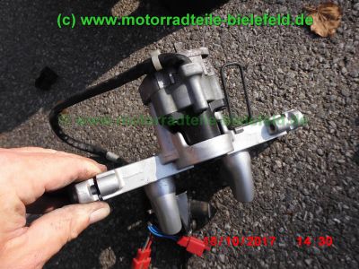 Yamaha_FZS600_Fazer_RJ02_rot_zerlegt_-_Ersatzteile_Teile_parts_spares_spare-parts_ricambi_repuestos_wie_FZ1_FZ6_FZR600R_YZF600R-93.jpg
