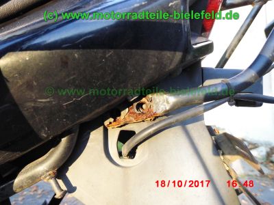 Suzuki_GSF600S_Bandit_GN77B_schwarz_GIVI-Koffertraeger_Gepaecksystem_-_Ersatzteile_Teile_parts_spares_spare-parts_ricambi_repuestos_wie_WVA8_GSX_600_750_F_GN72B_GR78A_GSF_1200_WVA9_GV75A-44.jpg