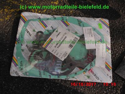 Yamaha_XS400_2A2_zerlegt_2x_SOHC_Motor_Koffertraeger_Gepaecktraeger_-_Teile_Ersatzteile_parts_spares_spare-parts_ricambi_repuestos_wie_3N7_4G5_XS_250_360_1U4_1U5-123.jpg