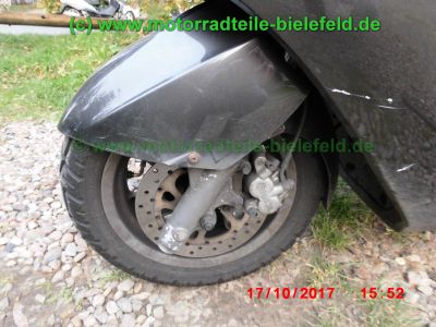 Yamaha_YP125_Majesty_SE06_grau_-_Ersatzteile_Teile_parts_spares_spare-parts_ricambi_repuestos_wie_Cygnus_Maxster_SE03_SE05_MBK_Skyliner_125_SE02_SE06_Flame_Thunder_-11.jpg