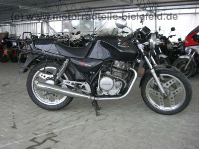 Honda_XBR_500_XBR500_PC15_schwarz_Chromstar_H_B_Koffersystem_32kW_7.jpg