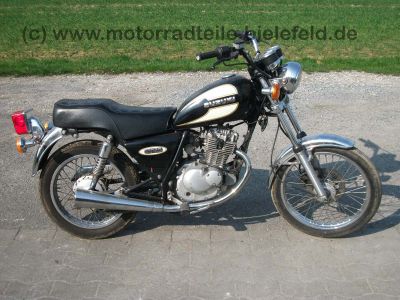 Suzuki_GN125_NF41A_NF41_A_GN_125_schwarz_weiss_33.jpg