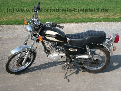 Suzuki_GN125_NF41A_NF41_A_GN_125_schwarz_weiss_5.jpg