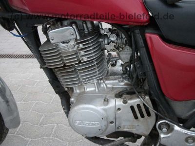 Suzuki_GN400_rot_GN_250_400_Koffersystem_Koffer_GIVI_54.jpg