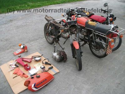 Honda_CB50J_rot_CB_CY_XL_Z_ST_50_DAX_Monkey_CY50_XL50_Z50_1.jpg