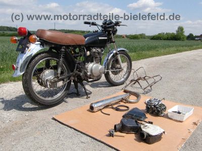 Honda_CB_250G_schwarz_KONI_braune_Sitzbank_Motor_CJ_250T_87.jpg