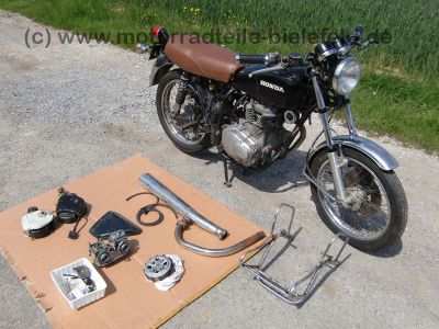 Honda_CB_250G_schwarz_KONI_braune_Sitzbank_Motor_CJ_250T_90.jpg
