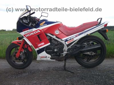 Honda_VF500F2_PC12_VF_400_500_700_750_VF400_VF500_VF700_VF750_F_F2_fast_neuer_Auspuff_38_.jpg