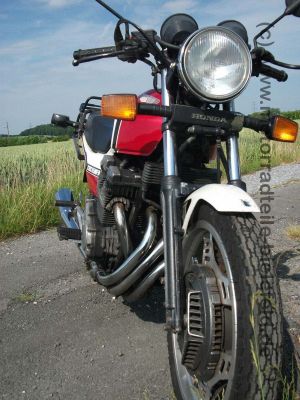 Honda_CBX_550F_PC04_HB_Gepaeckbruecke_CBX_550F2_CBX550_F_F2_Auspuff_1a_Anlasser_neu_83.jpg
