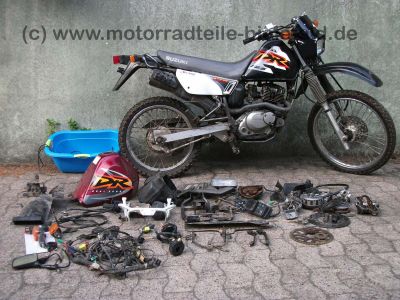 Suzuki_DR_125_SE_SF44A_grau_schwarz_EZ_2000_wie_DR_GN_GZ_125_DR125_GN125_GZ125_S_SE_125SE_125S_1.jpg
