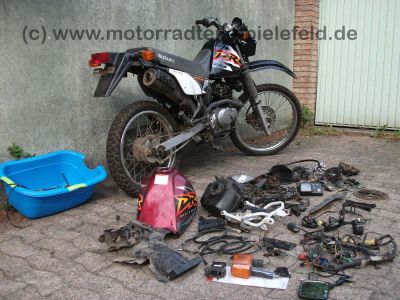 Suzuki_DR_125_SE_SF44A_grau_schwarz_EZ_2000_wie_DR_GN_GZ_125_DR125_GN125_GZ125_S_SE_125SE_125S_3.jpg
