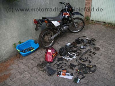 Suzuki_DR_125_SE_SF44A_grau_schwarz_EZ_2000_wie_DR_GN_GZ_125_DR125_GN125_GZ125_S_SE_125SE_125S_4.jpg
