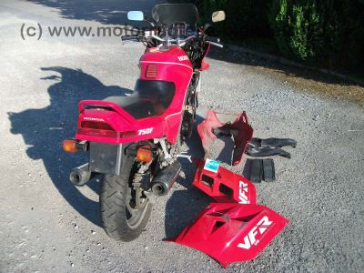 Honda_VFR_750_F_750F_VFR750F_rot_RC24_wie_RC36_VF_VFR_400_500_700_750_F_S_C_6.jpg