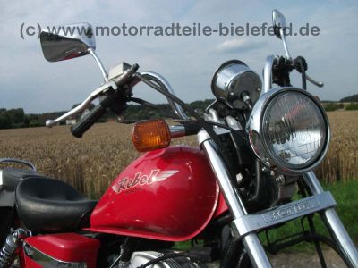 Honda_CA_125_CA125_Rebell_Rebel_rot_Sturzbuegel_Packtaschen_wie_CM_125_CM125_C_125C_63.jpg