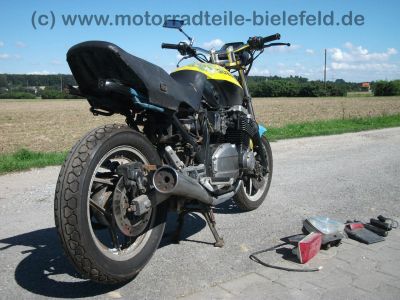 Suzuki_GSX_750EF_blaugelb_GR72A_wie_GSX_550_700_750_E_ES_EF_2.jpg