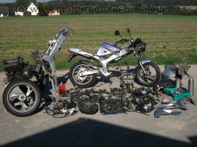 Yamaha_TDM_850_3VD_silber_teilzerlegt_Motor_Verkleidung_wie_XTZ_750_TRX_3LD_4TX_4UN_8.jpg