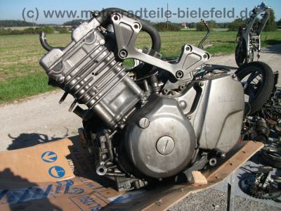 Yamaha_TDM_850_3VD_silber_teilzerlegt_Motor_Verkleidung_wie_XTZ_750_TRX_3LD_4TX_4UN_86.jpg