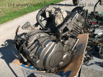 Yamaha_TDM_850_3VD_silber_teilzerlegt_Motor_Verkleidung_wie_XTZ_750_TRX_3LD_4TX_4UN_90.jpg