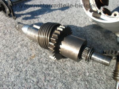 Honda_CB_125_T_E_Motor_Motorteile_Kupplung_Lichtmaschine_Getriebe_Kurbelwelle_19.jpg