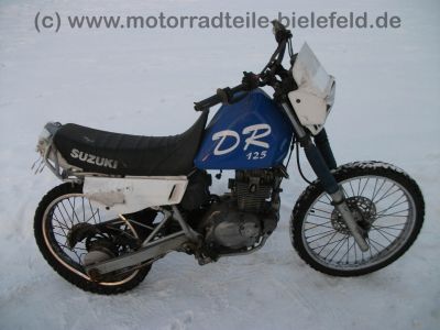 Suzuki_DR_125_SE_blau_Crash_-_Technik_wie_GN_GZ_DR_125_S_SE_Marauder_53.jpg