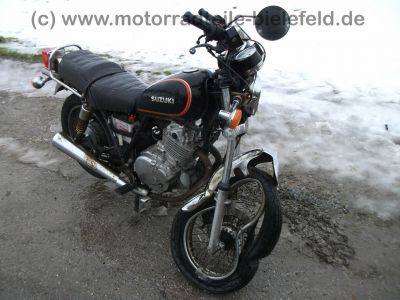 Suzuki_GN_250_NJ41A_Speiche_schwarz-rot_Crash_-_wie_DR_GN_GZ_125_250_400_S_E_D_SE_60.jpg