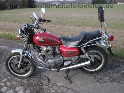 Honda_CM_400_T_400T_original_rot_NC01_Chopper_Sturzbuegel_Fehling_Sissybar_wie_CB_CM_250_400_T_N_5.jpg