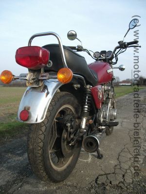 Suzuki_GS_550_L_550L_rot_Chopper_Marshall_Deeptone_Auspuff_4in1_wie_GS_450_500_550_750_L_E_D_100.jpg