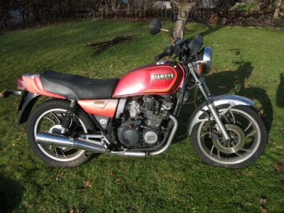 Yamaha_XJ_550_4V8_rot_KONI_wie_XJ_400_500_600_77.jpg