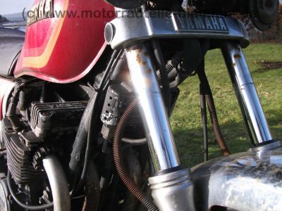 Yamaha_XJ_550_4V8_rot_KONI_wie_XJ_400_500_600_92.jpg