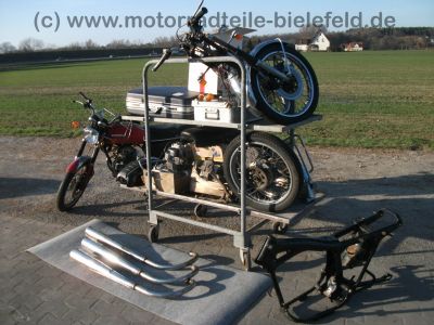 Honda_CB_200_Twin_2x_zerlegt_in_Teilen_Extras_Sondersitz_etc__-_wie_CB_125_250_K_G_2.jpg