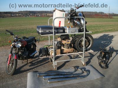 Honda_CB_200_Twin_2x_zerlegt_in_Teilen_Extras_Sondersitz_etc__-_wie_CB_125_250_K_G_3.jpg