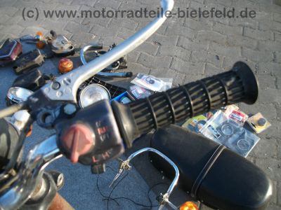 Honda_CB_200_Twin_2x_zerlegt_in_Teilen_Extras_Sondersitz_etc__-_wie_CB_125_250_K_G_64.jpg