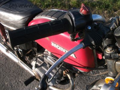 Honda_CB_200_Twin_rot_rostig_Originalteile_Auspuff_Kotfluegel_Sitzbank_-_wie_CB_125_250_K_G_91.jpg