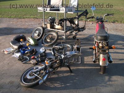 Honda_CB_200_Twin_rot_rostig_Originalteile_Auspuff_Kotfluegel_Sitzbank_-_wie_CB_125_250_K_G_98.jpg