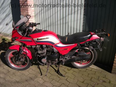 Kawasaki_GPz_550_UT_rot_GIVI_Gepaecktraeger_Koffertraeger_-_Z_ZX_KZ_GPz_400_500_550_750_A_B_UT_GP_LTD_5.jpg
