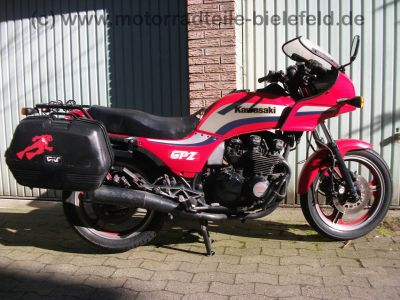 Kawasaki_GPz_550_UT_rot_GIVI_Gepaecktraeger_Koffertraeger_-_Z_ZX_KZ_GPz_400_500_550_750_A_B_UT_GP_LTD_53.jpg